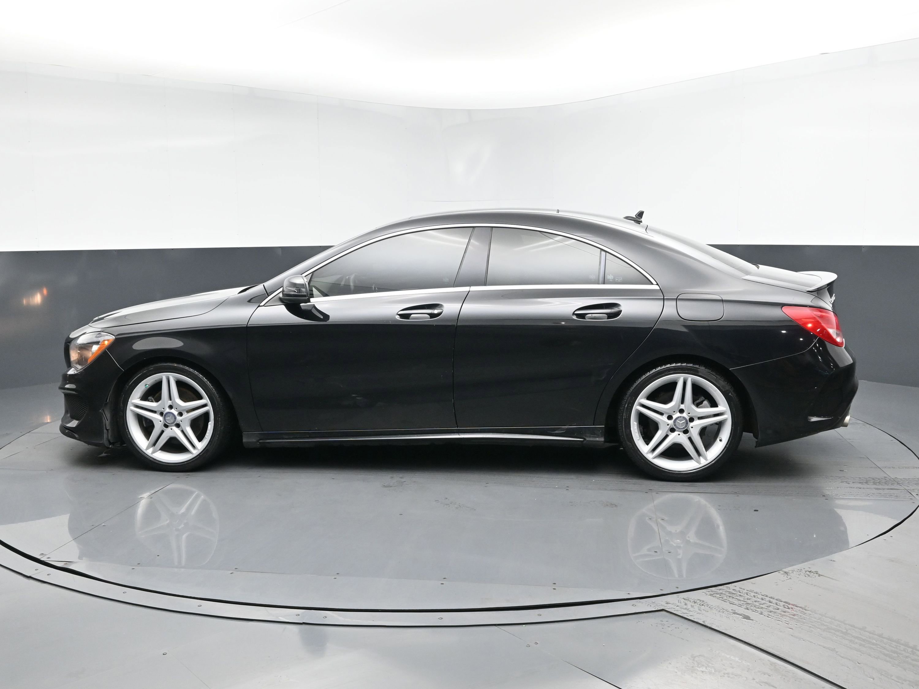Used 2014 Mercedes-Benz CLA 250 4MATIC image 4