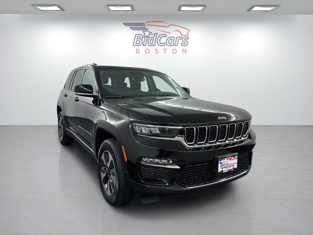 Used 2023 Jeep Grand Cherokee 4WD 4xe image 3
