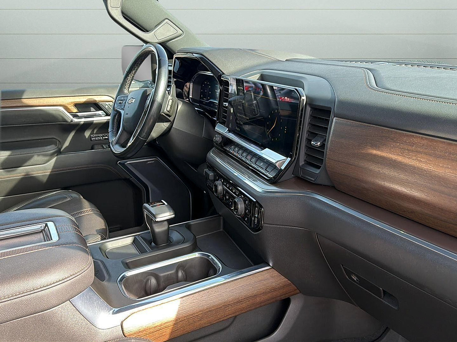 Used 2022 Chevrolet Silverado 1500 High Country w/ High Country Premium Package AWD/4WD image 12