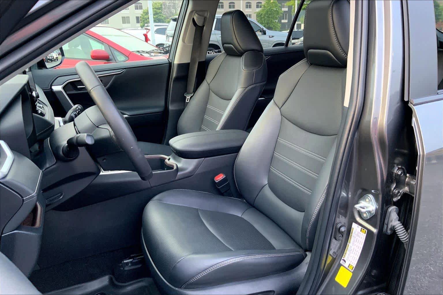 Used 2023 Toyota RAV4 Limited image 8