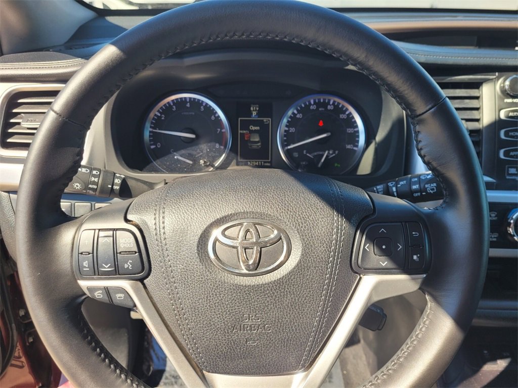 Used 2015 Toyota Highlander Limited image 30