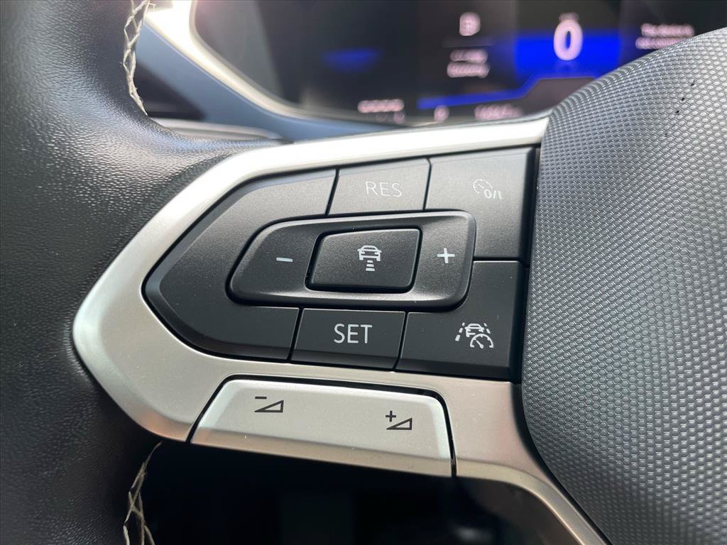 Used 2024 Volkswagen Taos SE w/ Panoramic Sunroof Package FWD image 21