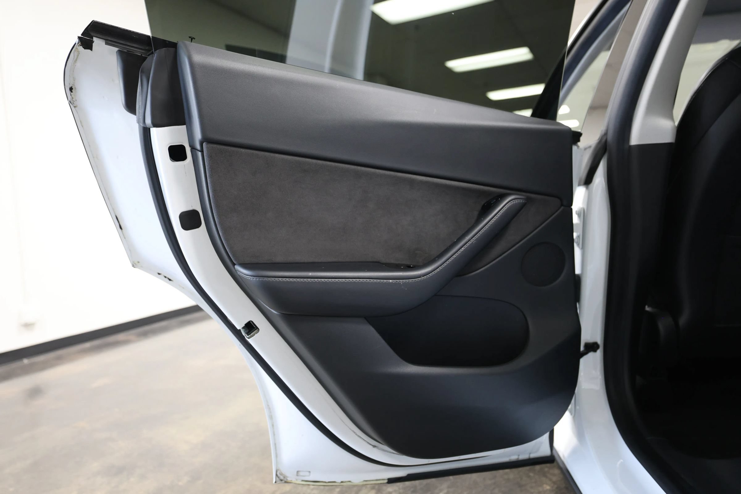 Used 2021 Tesla Model Y Long Range AWD/4WD image 39