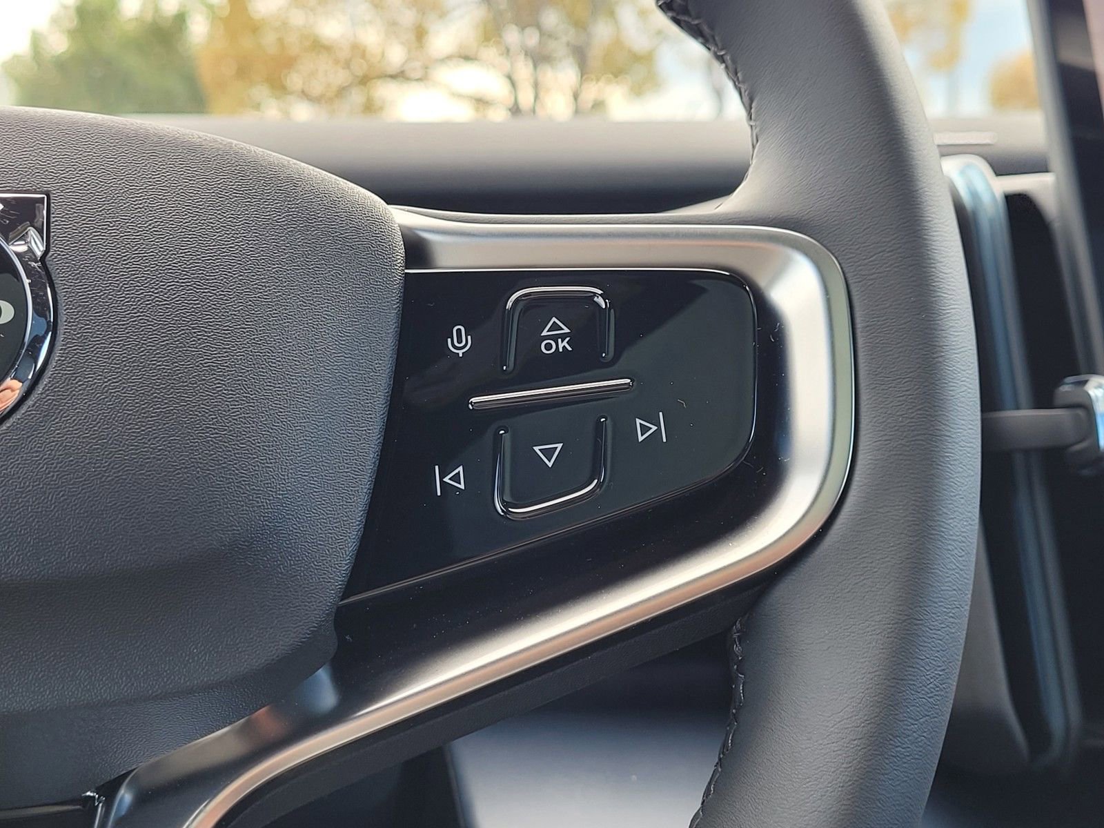 New 2026 Volvo EX30 Plus w/ Protection Package image 18