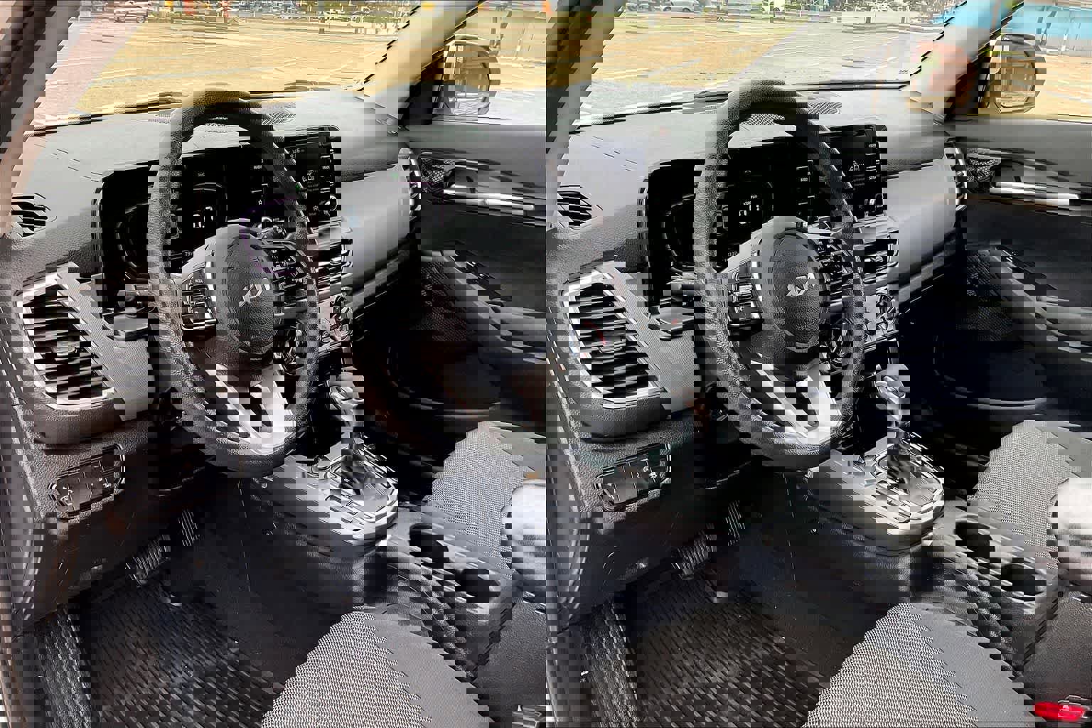 Certified 2024 Kia Seltos LX image 2