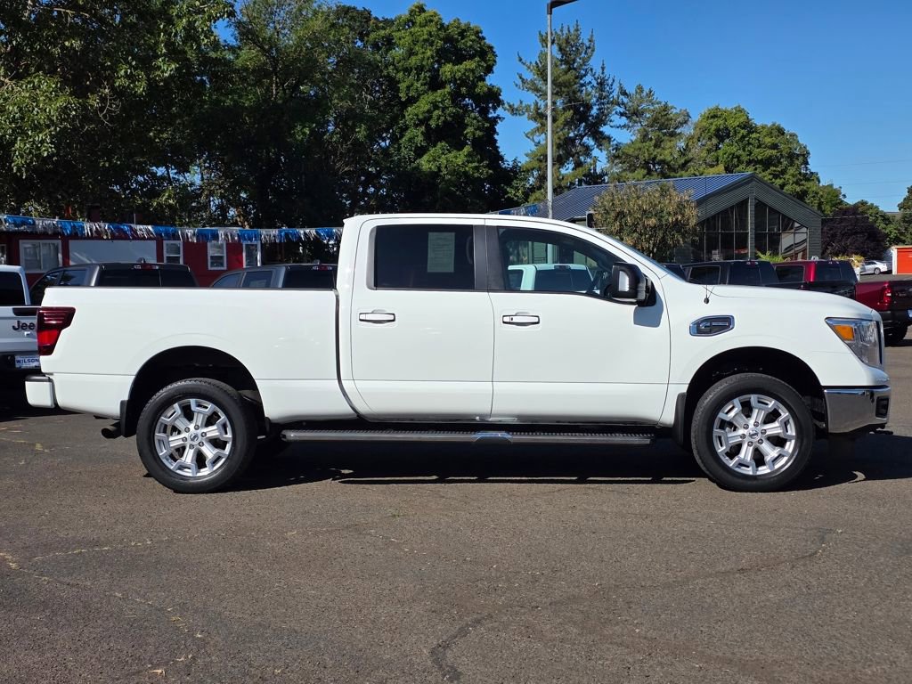 Used 2019 Nissan Titan SV w/ SV Convenience Package image 5