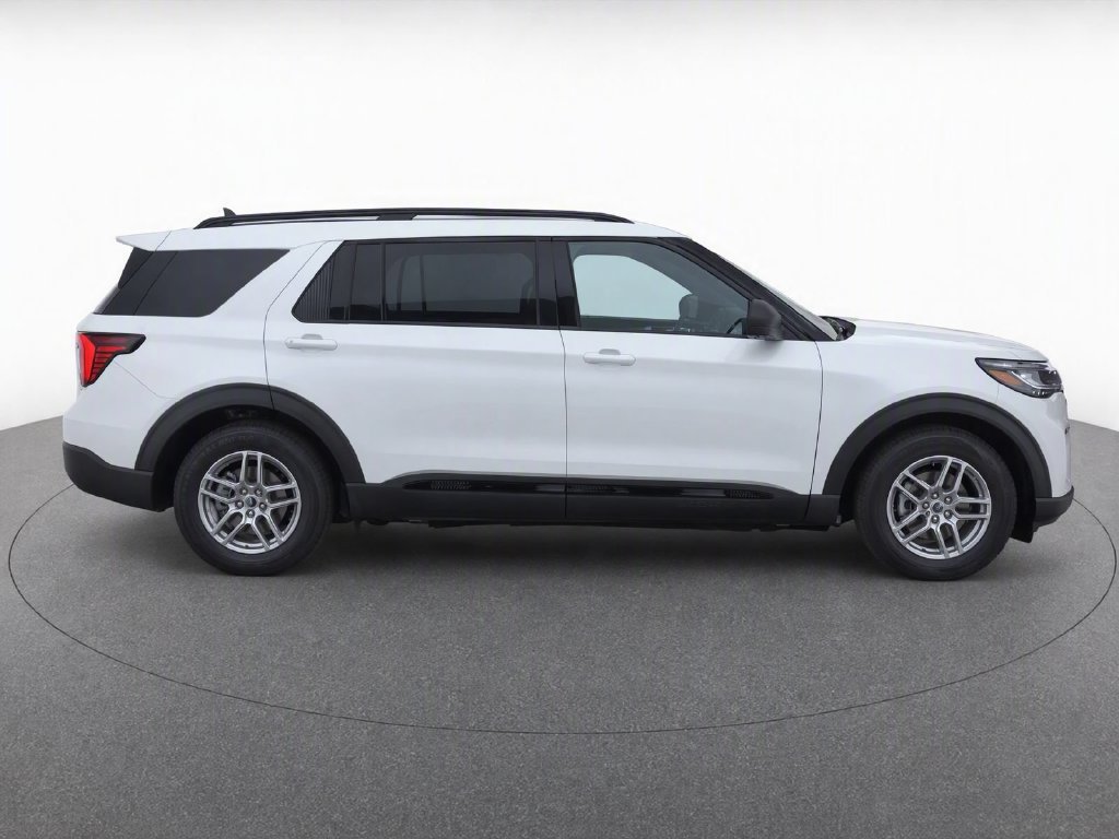 New 2026 Ford Explorer Active RWD image 8