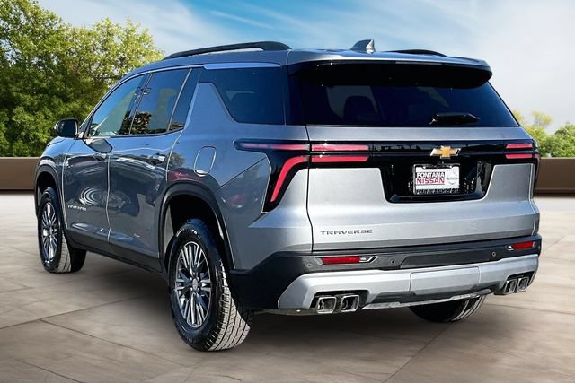 Used 2025 Chevrolet Traverse LT FWD image 4