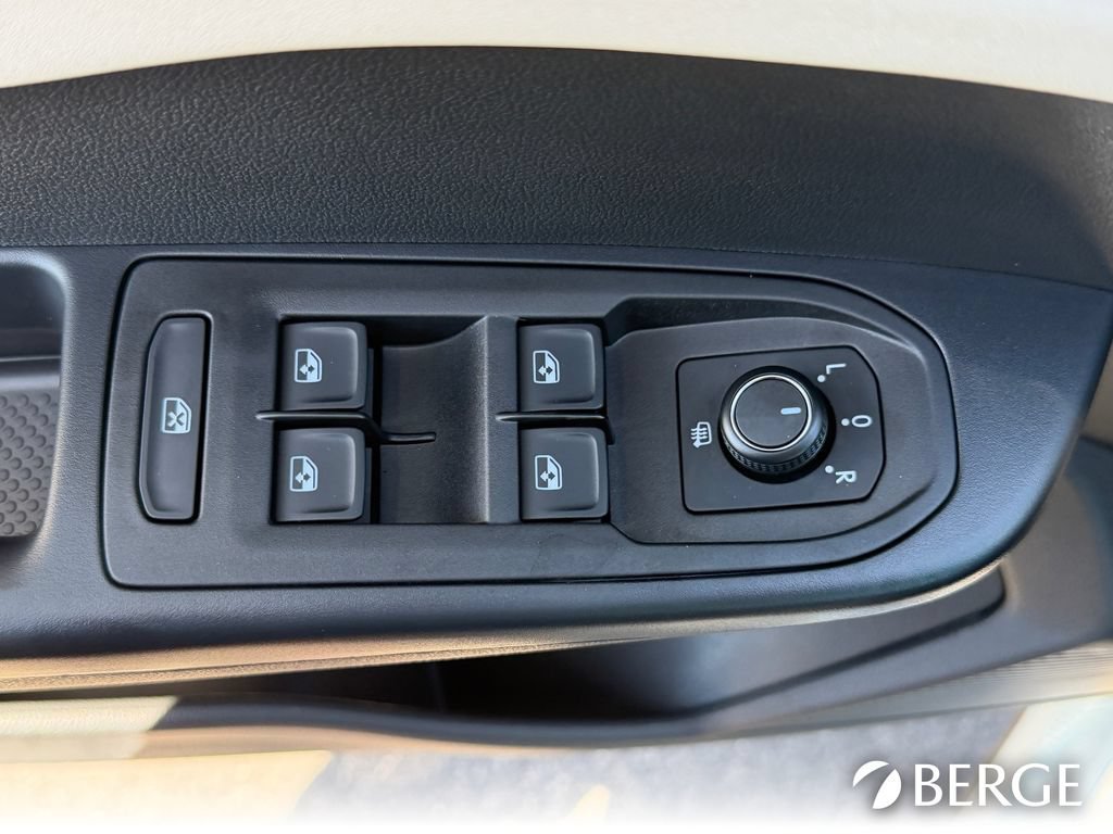 New 2026 Volkswagen Taos SE FWD image 19