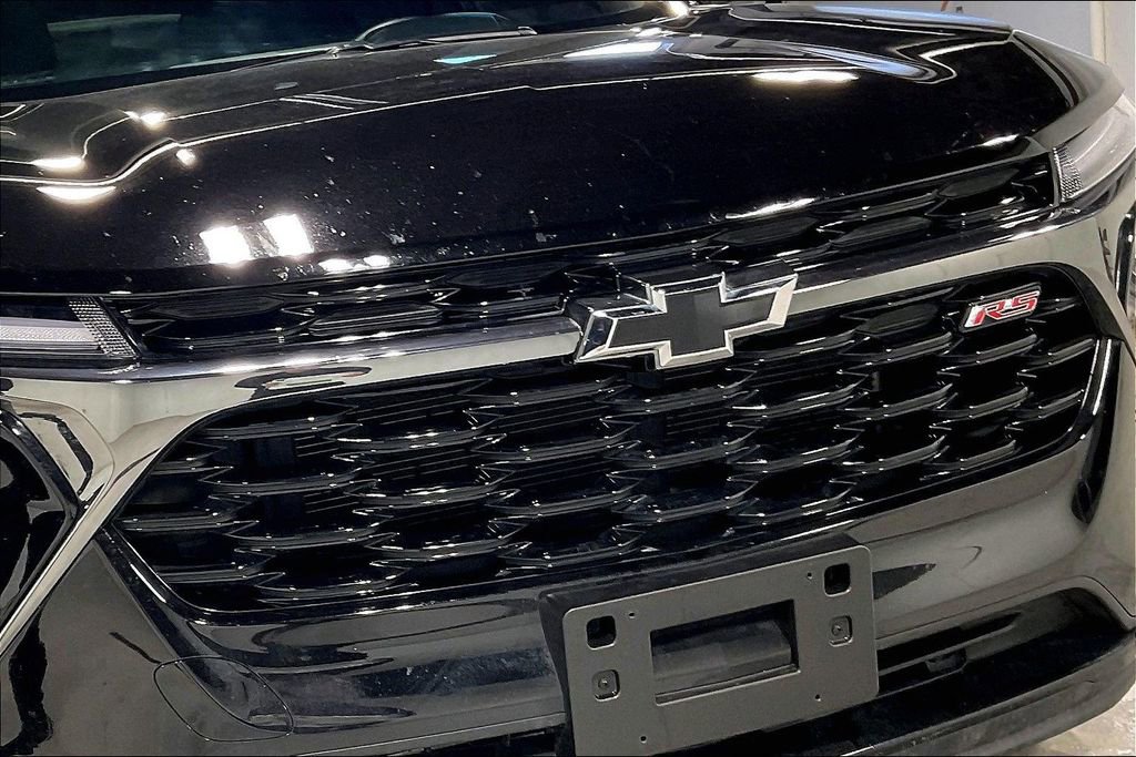 Used 2025 Chevrolet Trax RS w/ Sunroof Package image 38