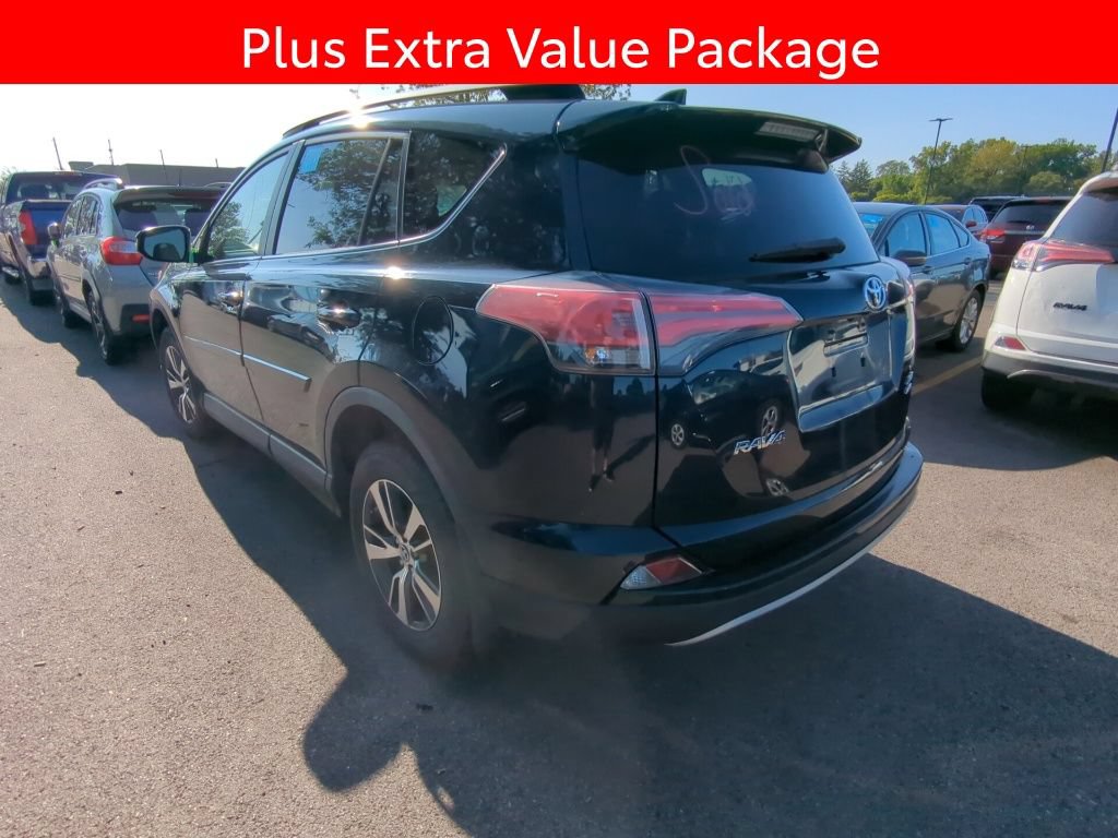 Used 2018 Toyota RAV4 XLE w/ Plus Extra Value Package AWD/4WD image 4