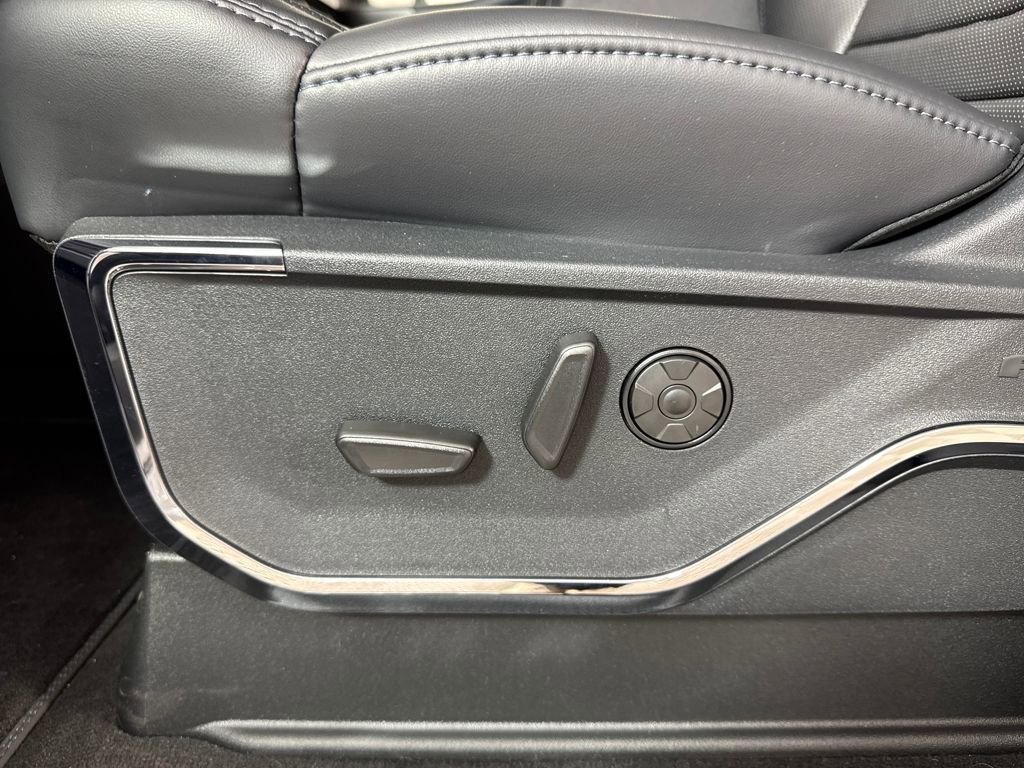 New 2025 Ford F250 Platinum w/ Tremor Off-Road Package image 18