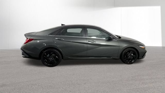 New 2026 Hyundai Elantra SEL Sport Premium FWD image 9