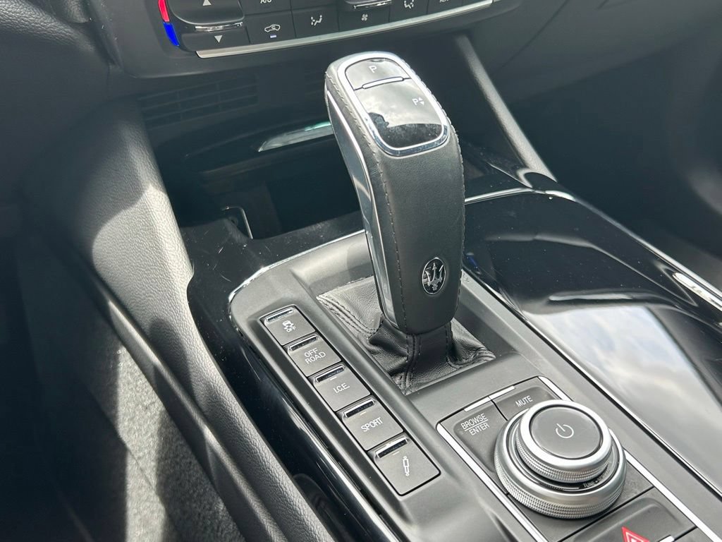 Used 2023 Maserati Levante GT AWD/4WD image 32