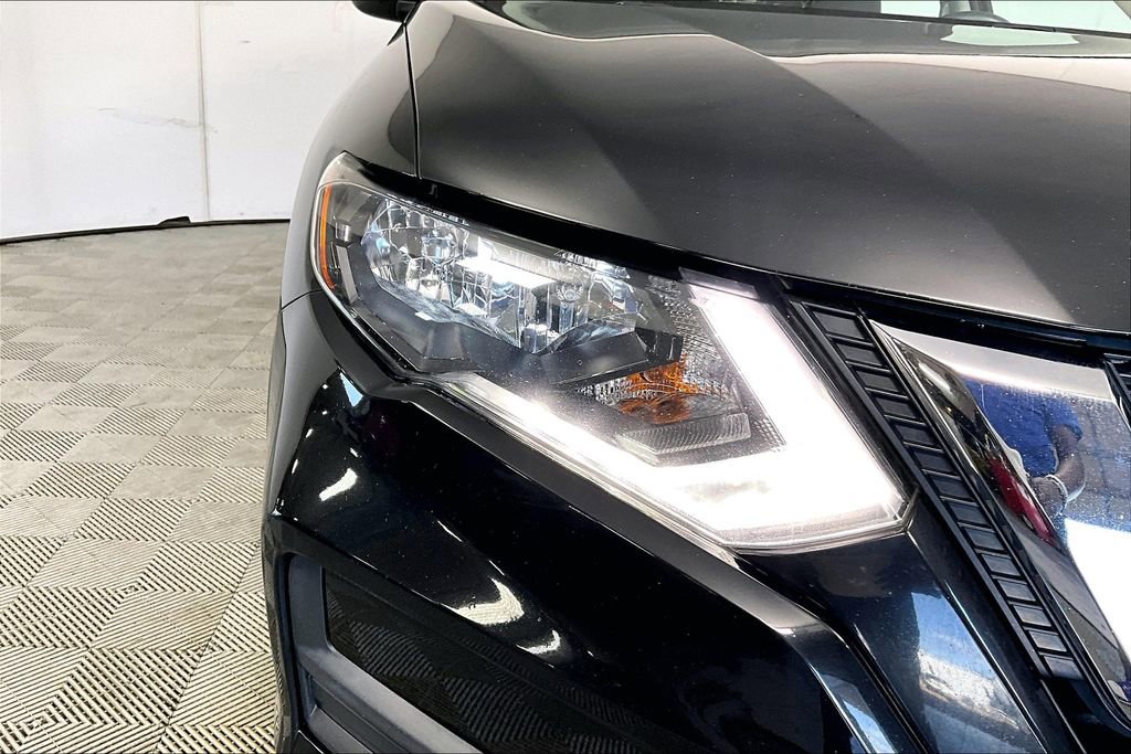 Used 2018 Nissan Rogue S image 28