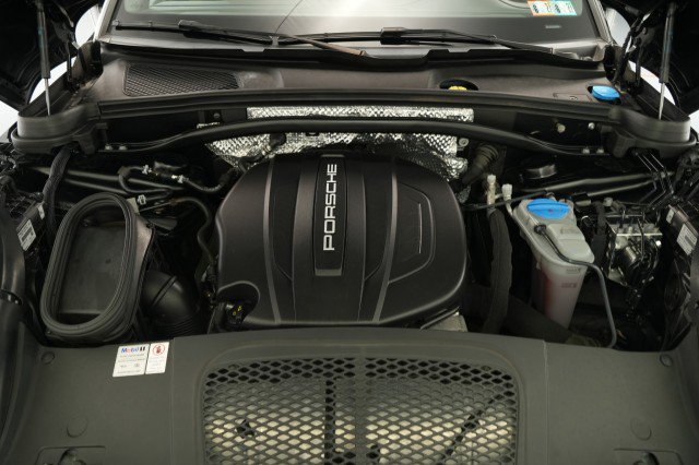 Used 2018 Porsche Macan AWD/4WD image 52