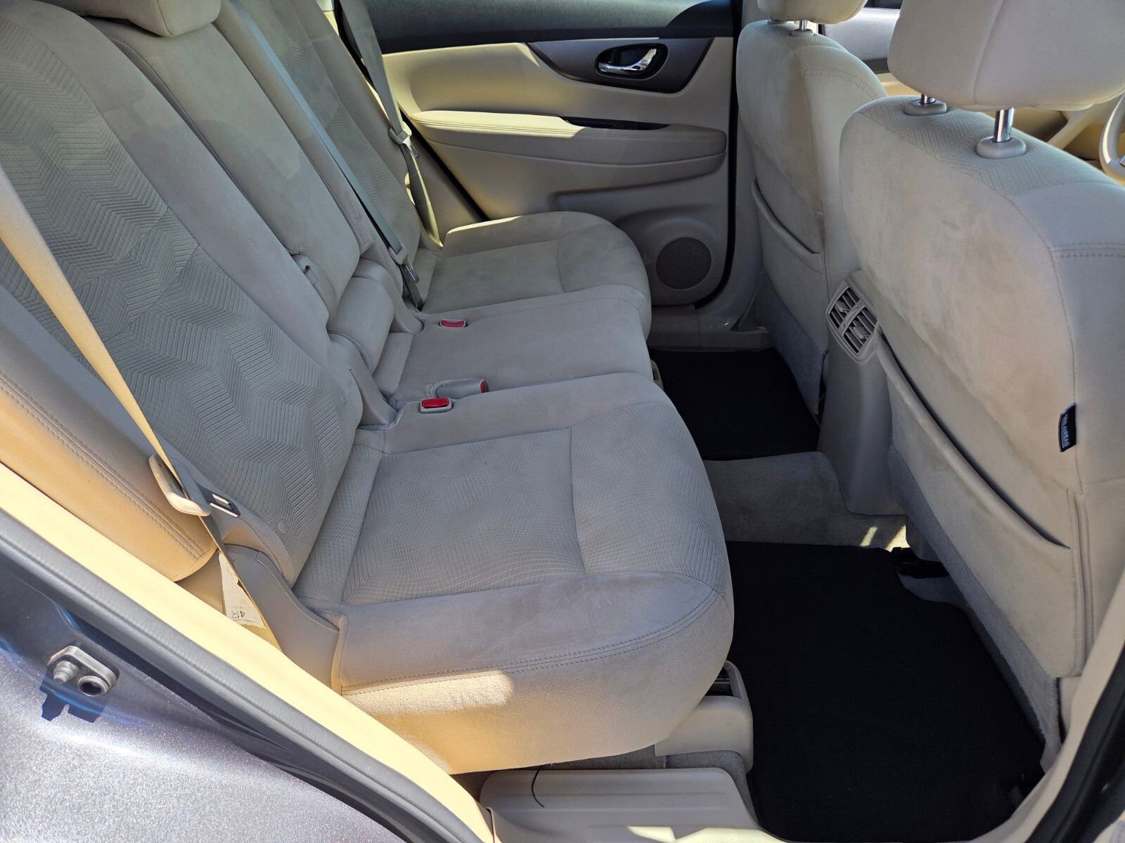 Used 2015 Nissan Rogue SV w/ SV Moonroof Package image 19