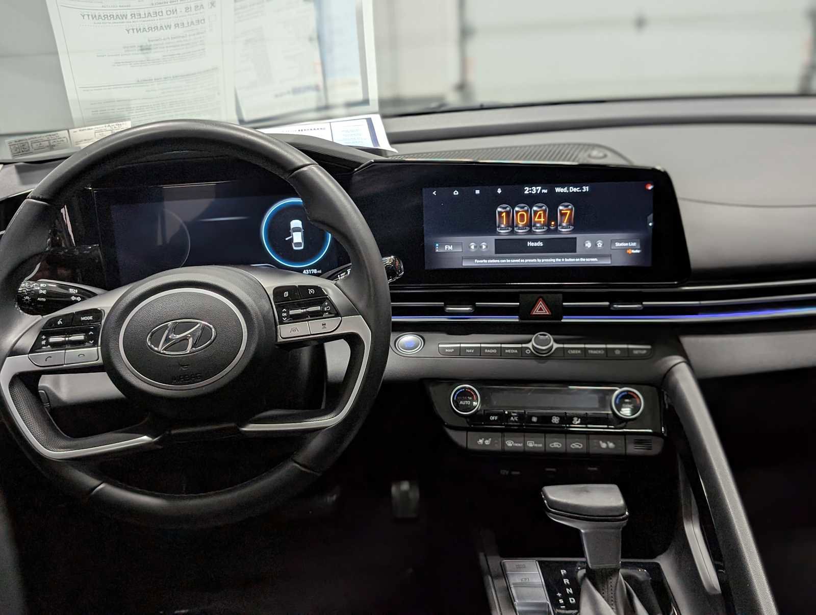 Used 2023 Hyundai Elantra Limited w/ Cargo Package image 5