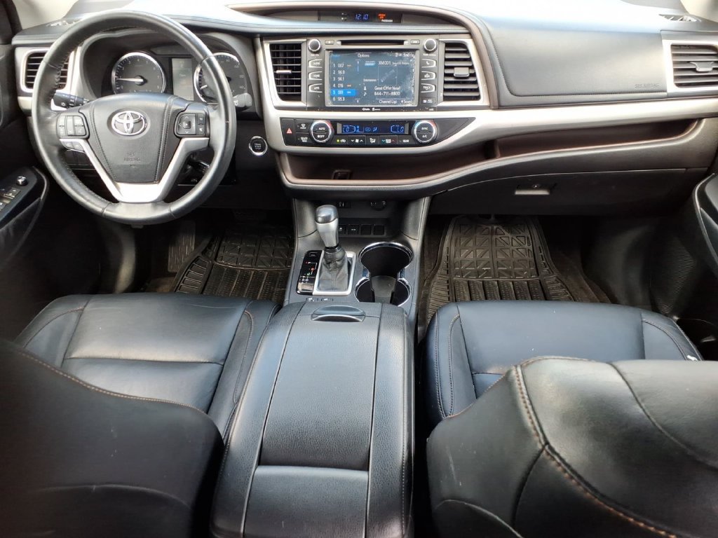 Used 2015 Toyota Highlander XLE FWD image 18