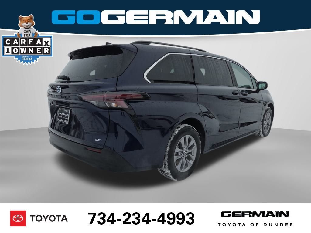 Used 2025 Toyota Sienna LE image 8