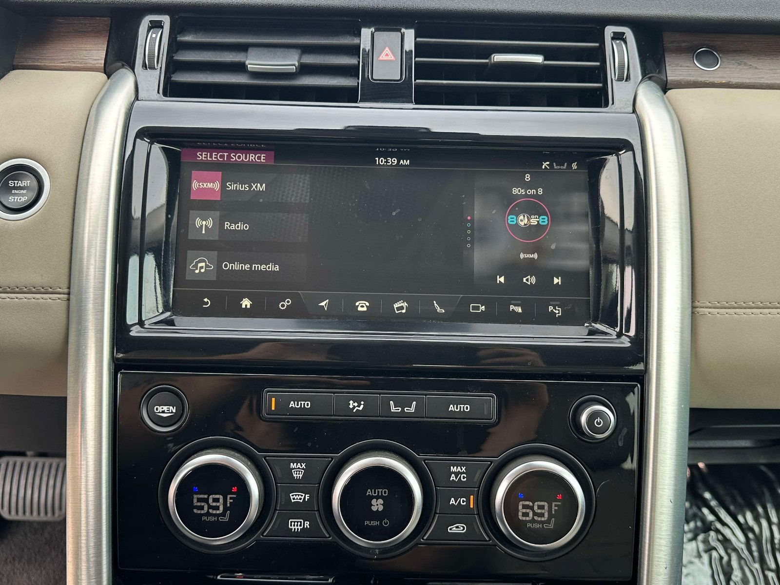 Used 2020 Land Rover Discovery HSE AWD/4WD image 10