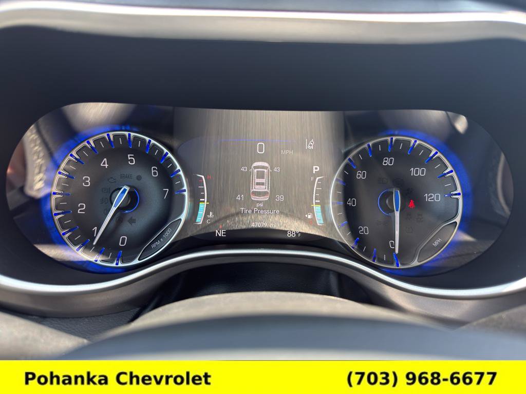 Used 2025 Chrysler Pacifica Select FWD image 9