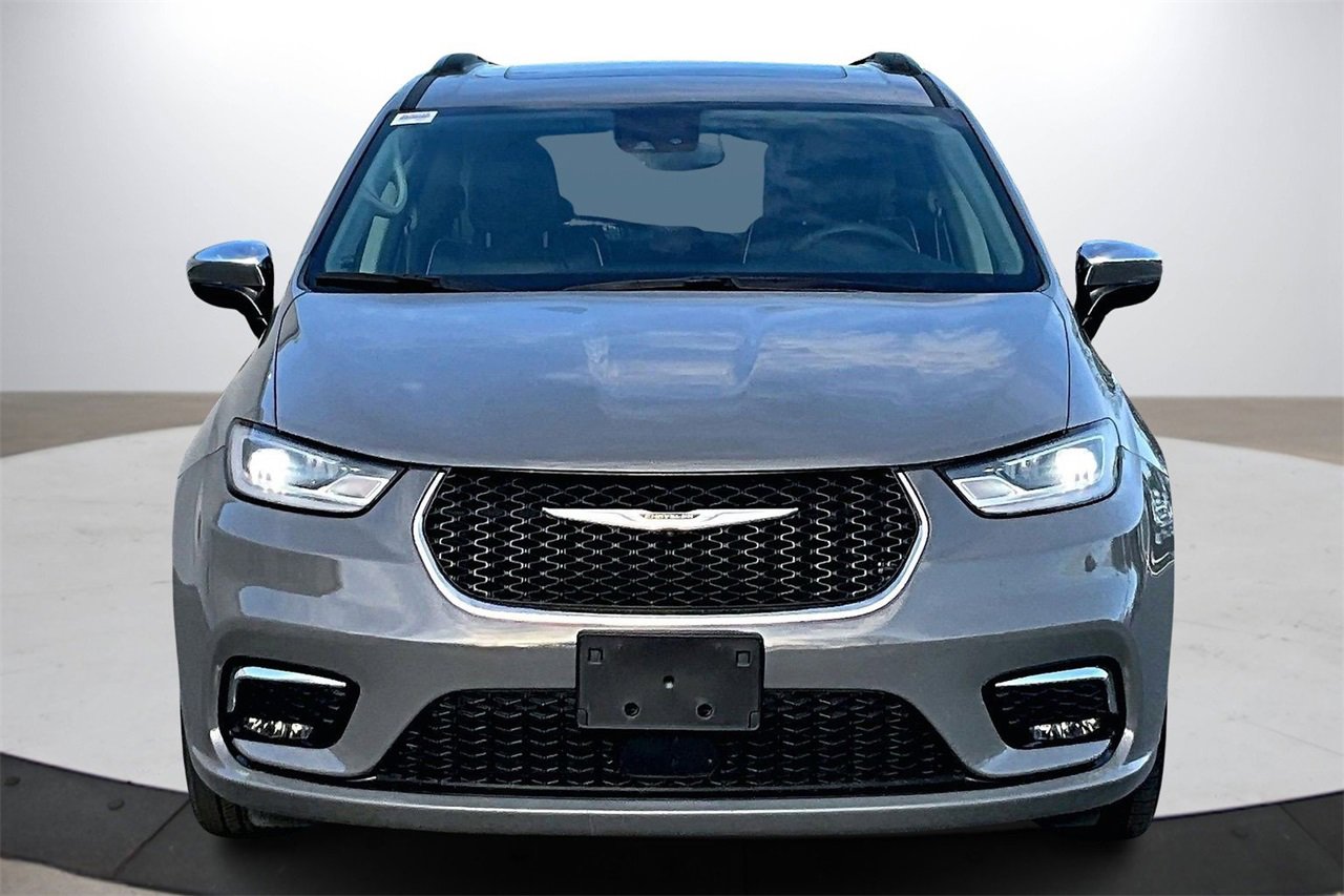 Certified 2023 Chrysler Pacifica Limited image 3