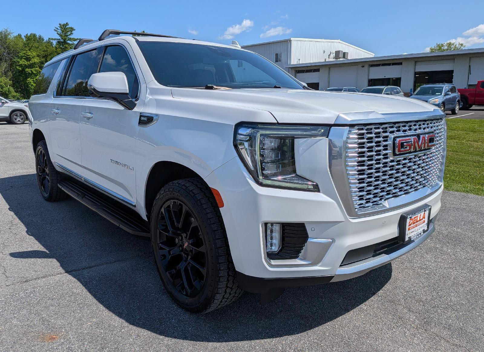 Used 2024 GMC Yukon XL Denali AWD/4WD image 4