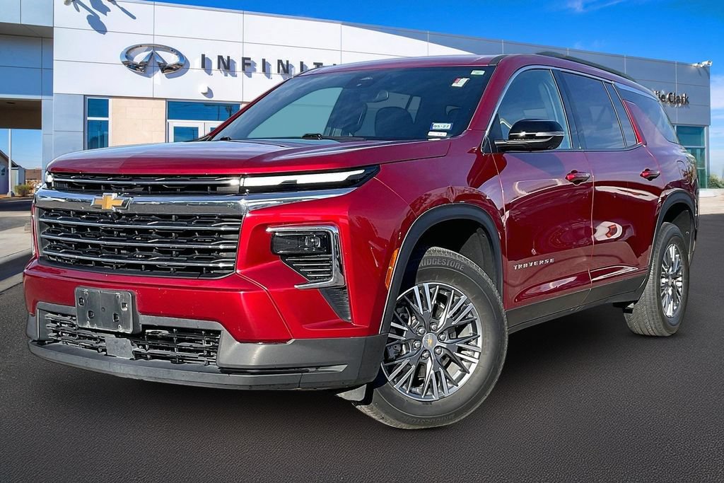 Used 2024 Chevrolet Traverse LT FWD image 1