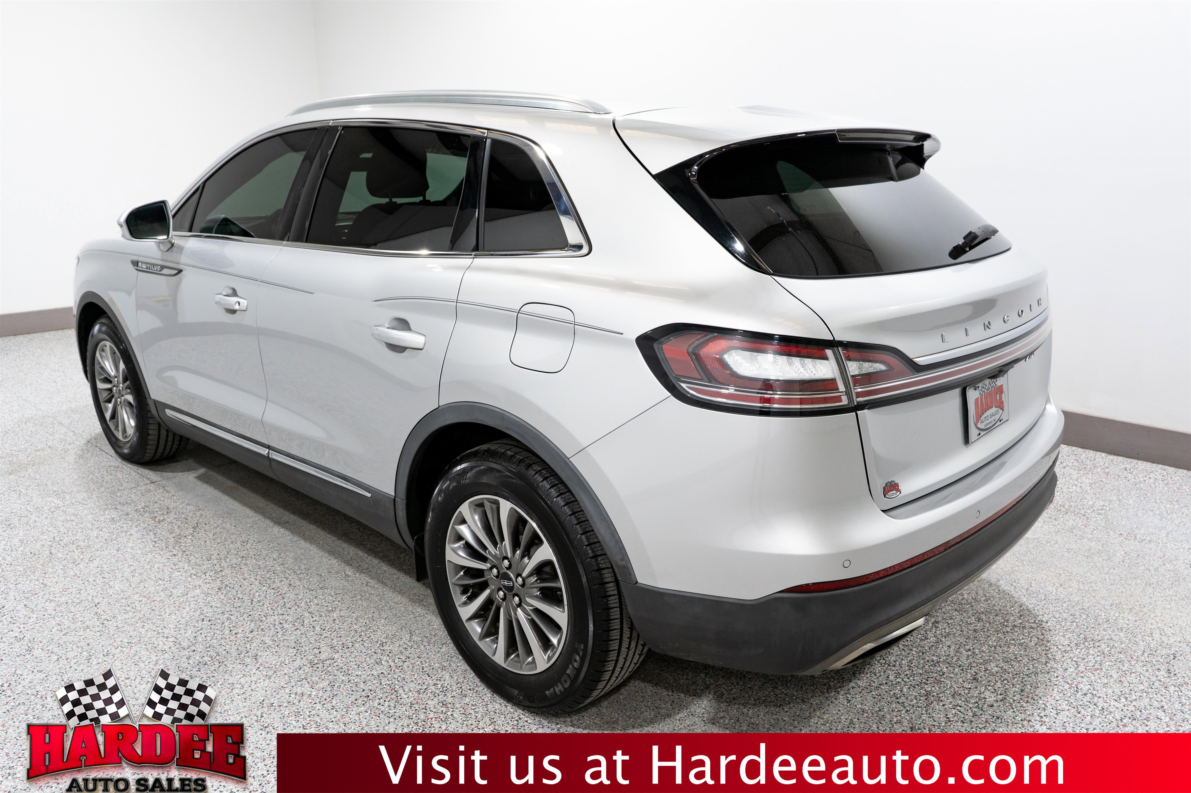 Used 2019 Lincoln Nautilus Select w/ Cargo Utility Package FWD image 3