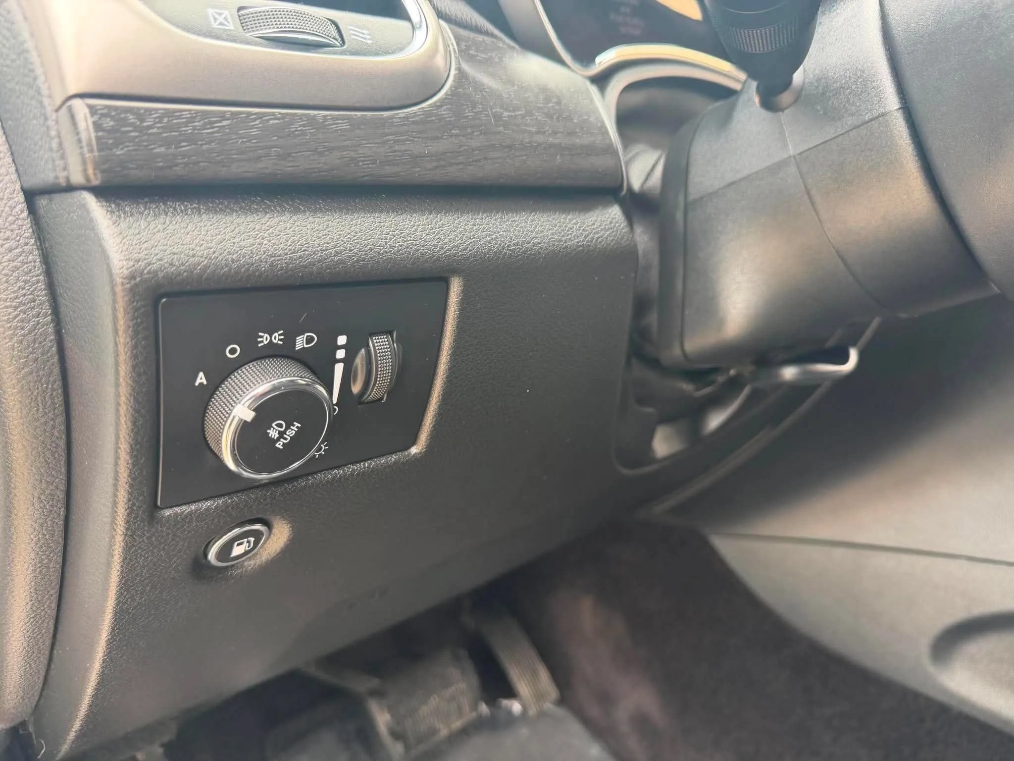Used 2018 Jeep Grand Cherokee Altitude RWD image 21