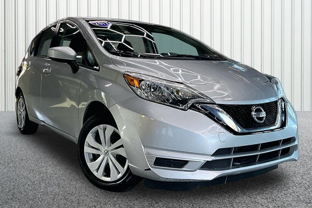 Used 2017 Nissan Versa Note SV FWD image 1
