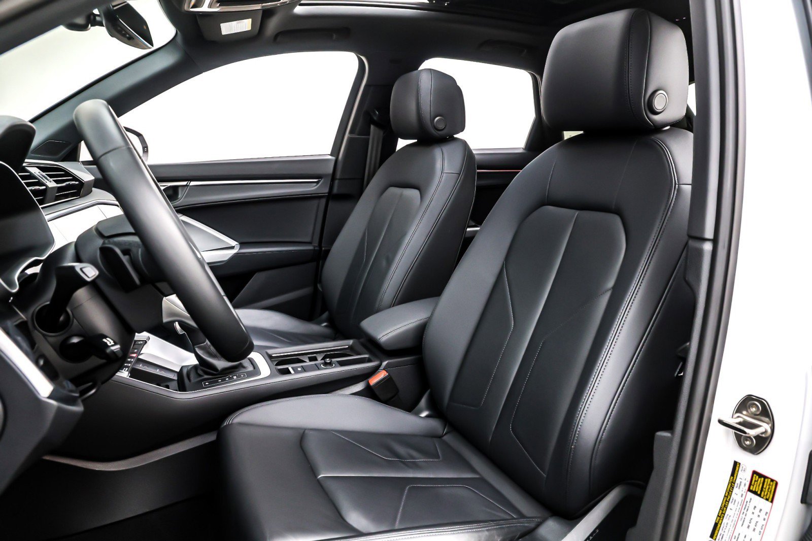 Used 2025 Audi Q3 2.0T Premium Plus w/ Premium Plus Package image 18