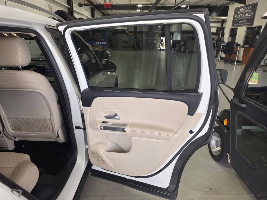 Used 2020 Mercedes-Benz GLB 250 w/ Premium Package image 17