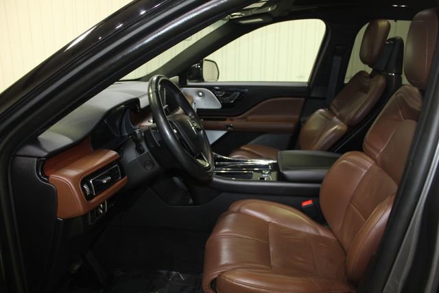 Used 2023 Lincoln Aviator Reserve w/ Equipment Group 201A image 4