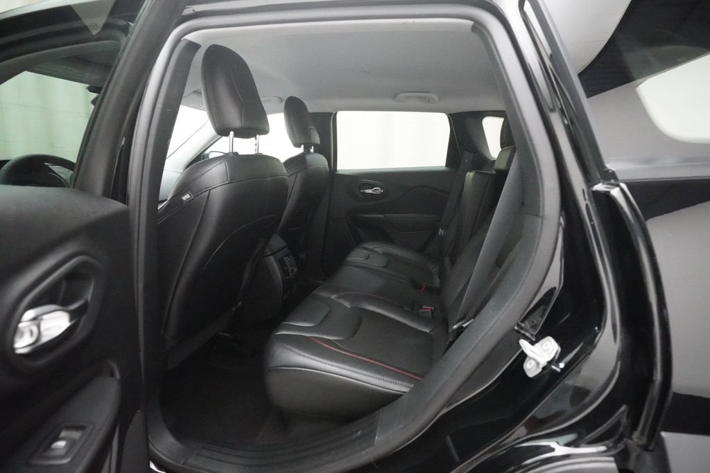 Used 2022 Jeep Cherokee Trailhawk w/ Comfort/Convenience Group AWD/4WD image 16