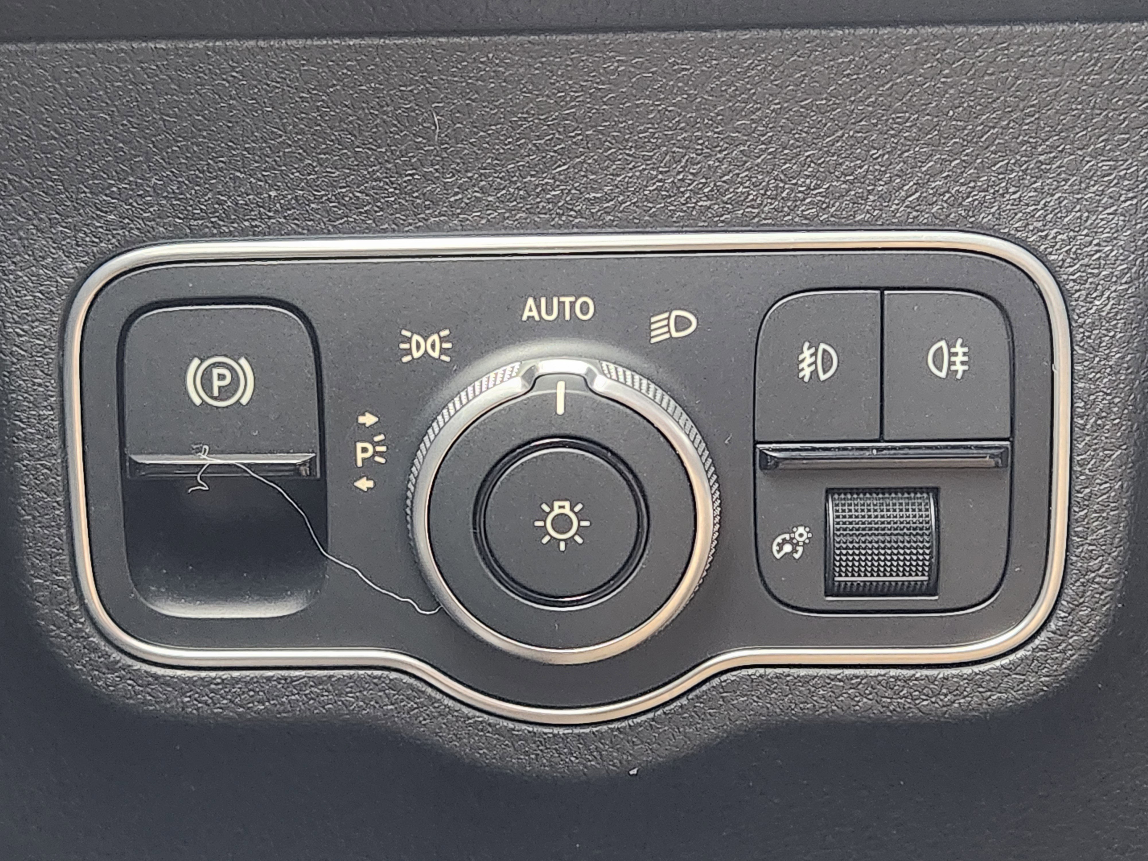 Used 2024 Mercedes-Benz GLB 250 4MATIC image 23