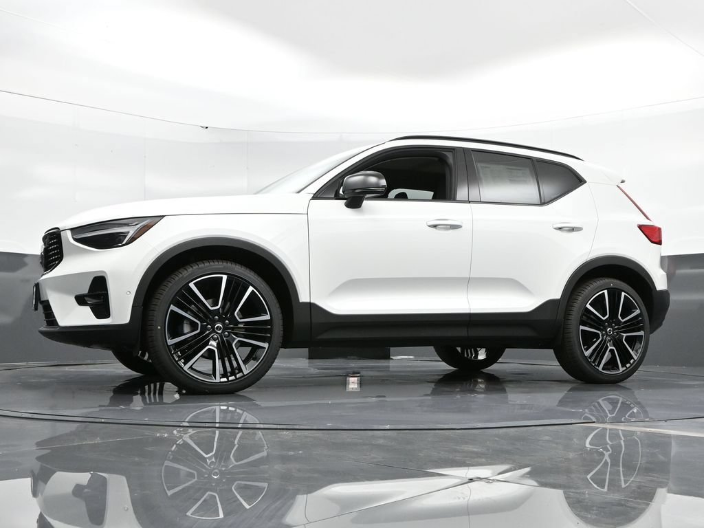 Used 2025 Volvo XC40 B5 Plus w/ Climate Package AWD/4WD image 43