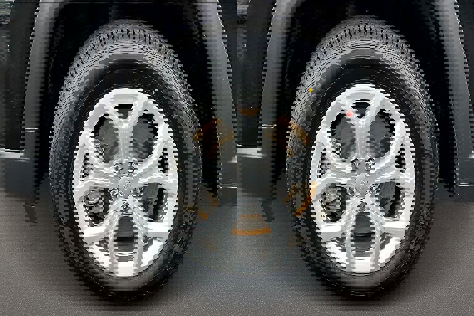 Used 2024 Jeep Compass Latitude image 8