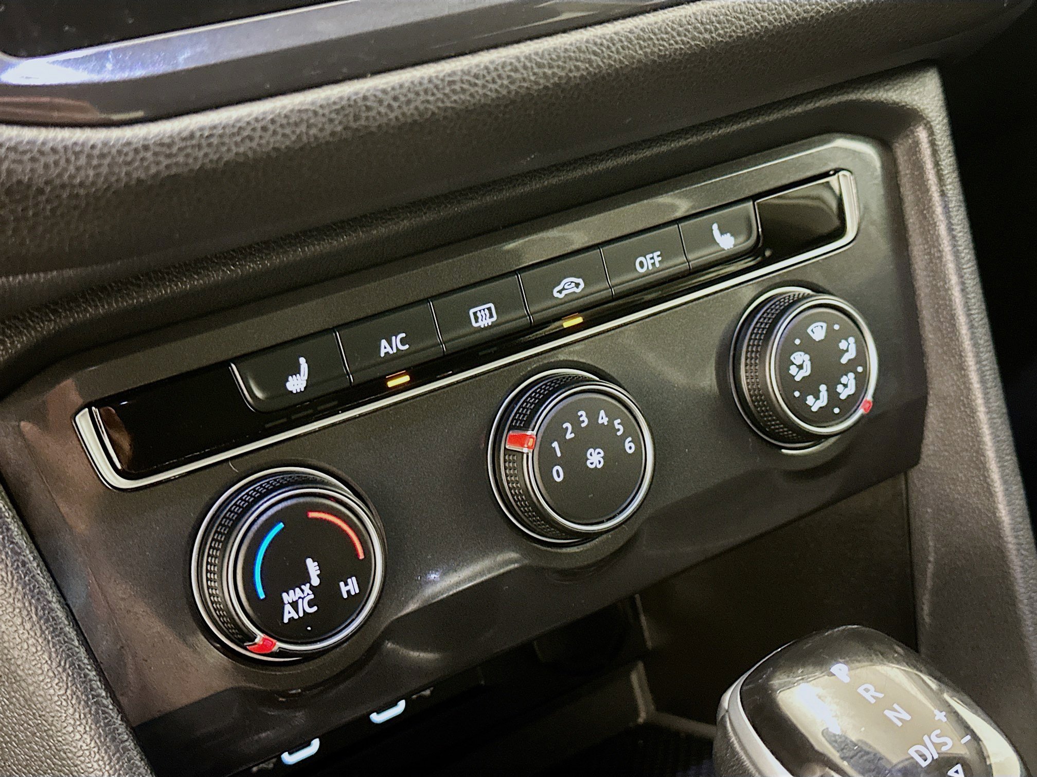 Used 2024 Volkswagen Tiguan S image 23