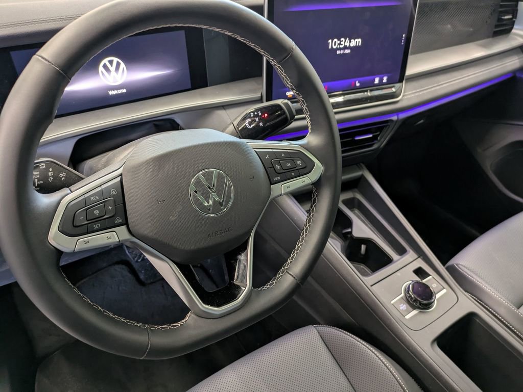 Used 2025 Volkswagen Tiguan SE w/ Panoramic Sunroof Package AWD/4WD image 16