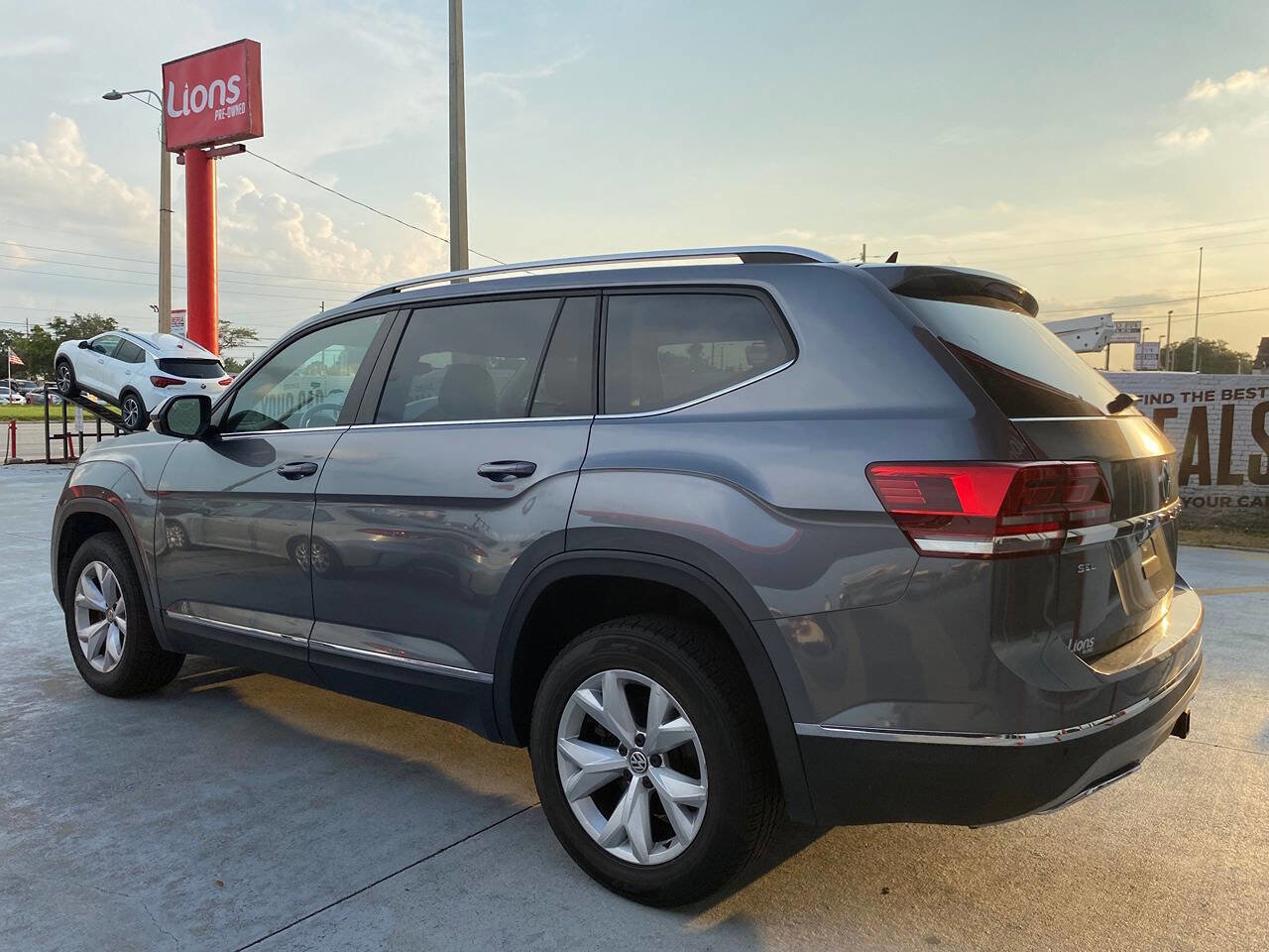 Used 2018 Volkswagen Atlas SEL AWD/4WD image 5