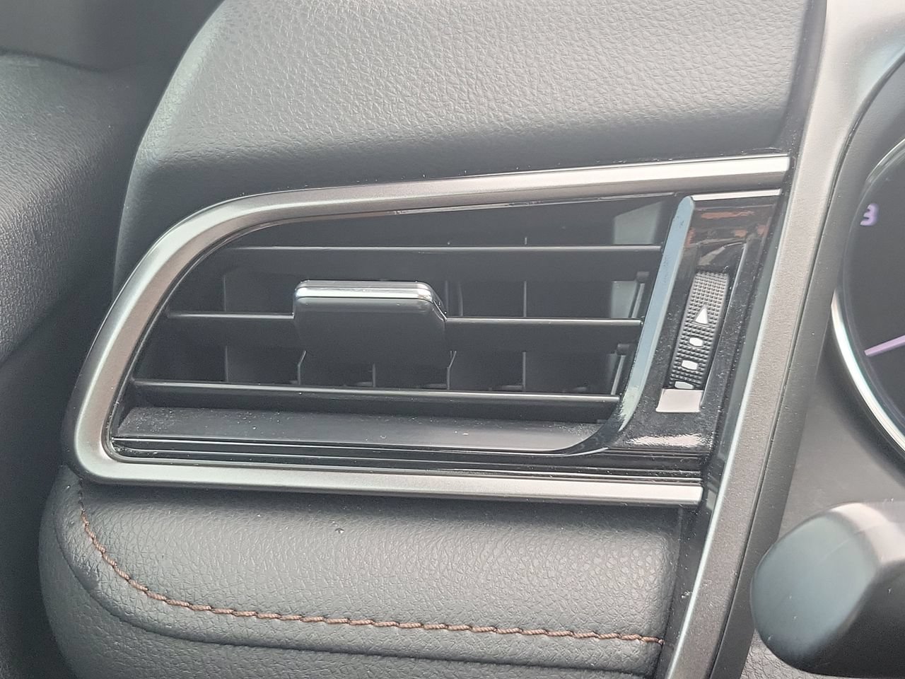 Used 2020 Toyota Camry LE FWD image 26