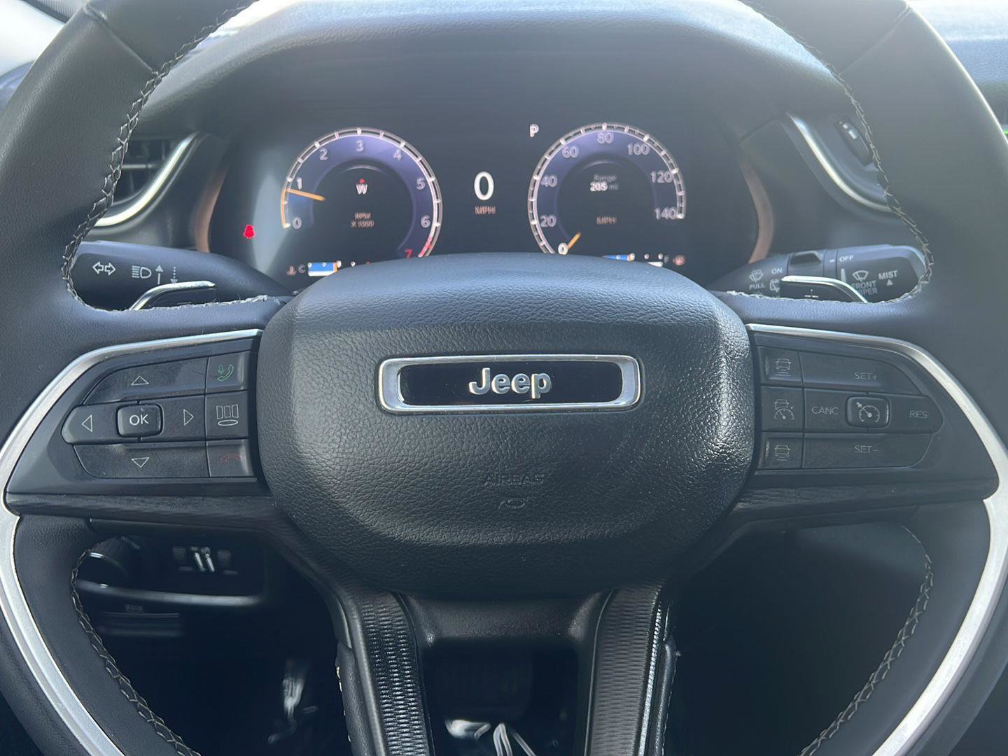 Used 2023 Jeep Grand Cherokee Laredo image 10