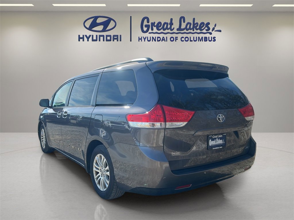 Used 2012 Toyota Sienna XLE w/ Entertainment Pkg image 3