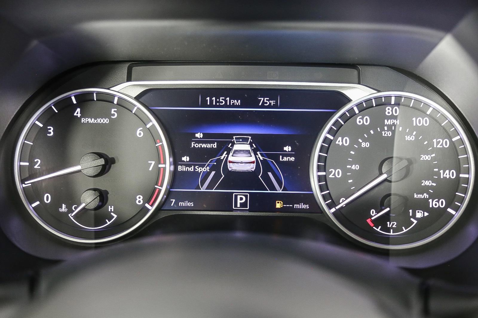 Used 2025 Nissan Sentra SV w/ SV Premium Package image 23