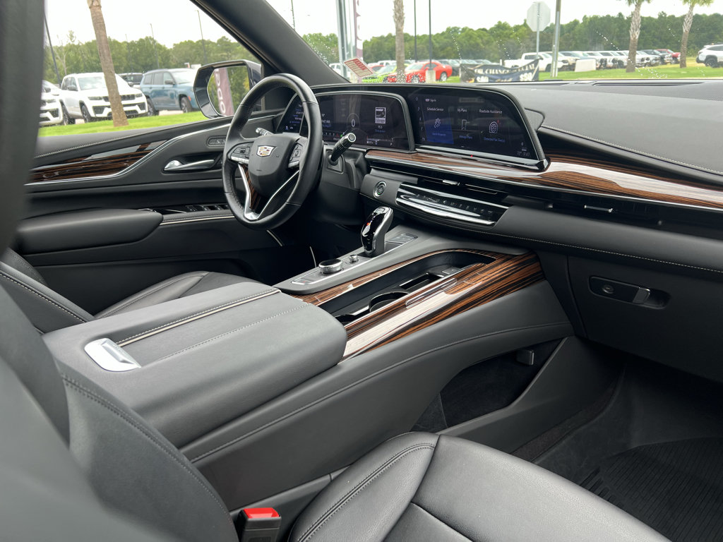 Used 2023 Cadillac Escalade ESV Luxury AWD/4WD image 16