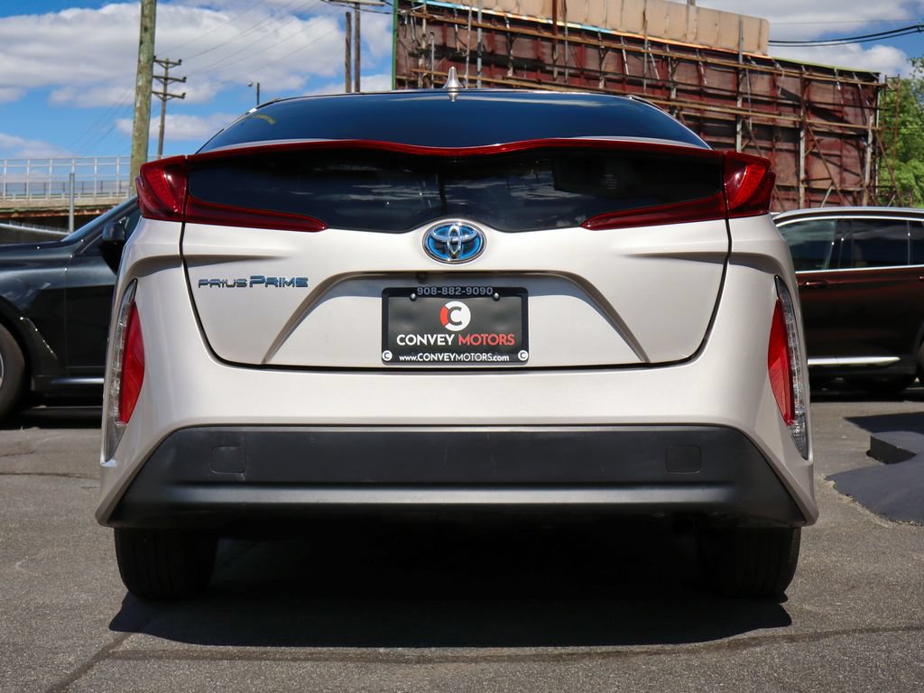 Used 2017 Toyota Prius Prime Premium w/ Preferred Accessory Package FWD image 12