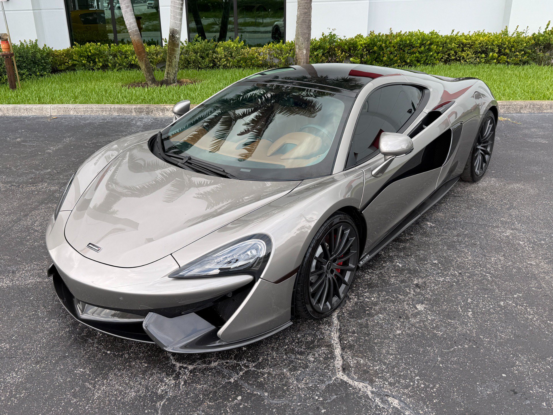 Used 2017 McLaren 570S RWD image 9