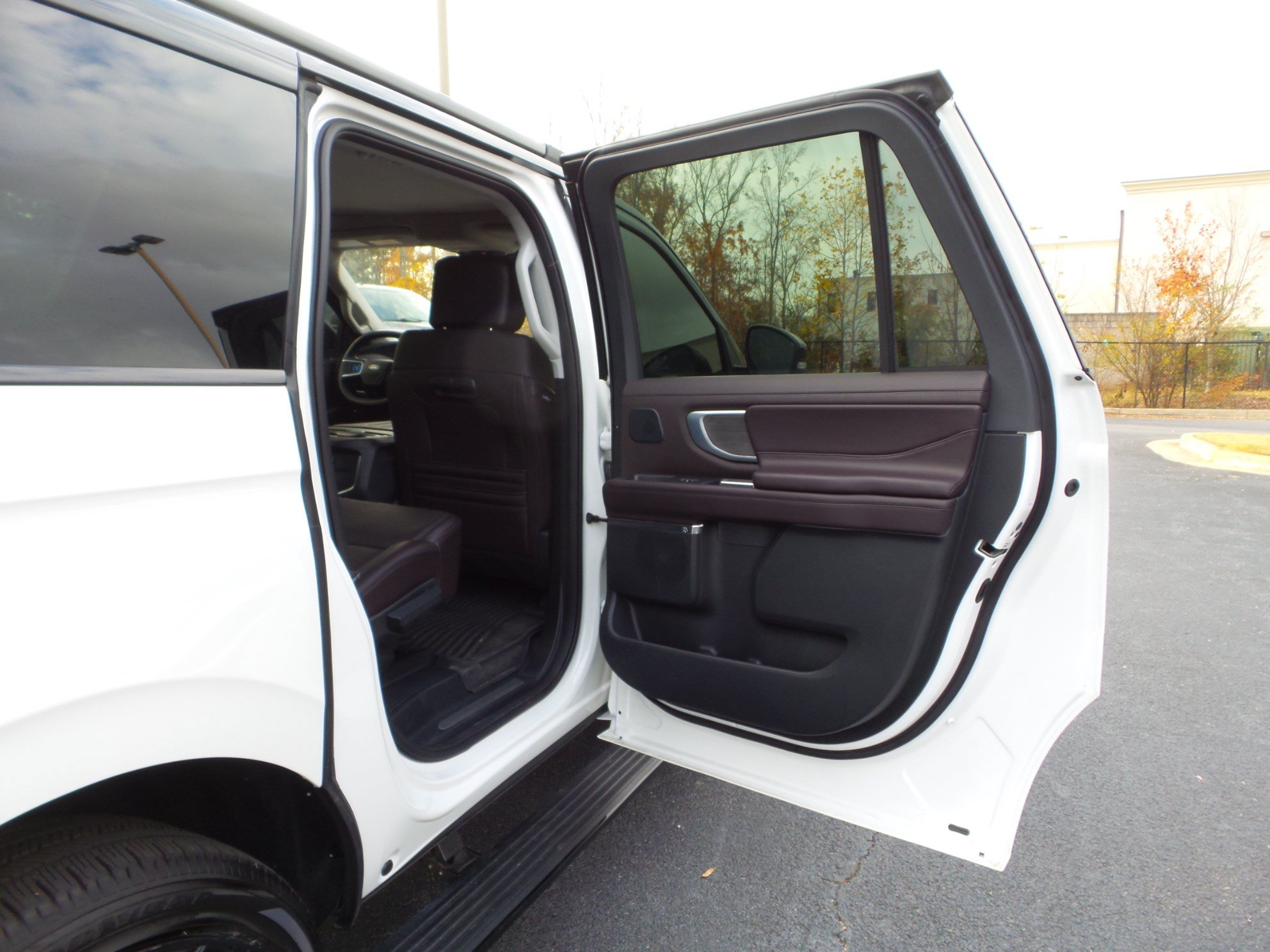 Used 2025 Ford Expedition Max Platinum w/ Platinum Ultimate Package AWD/4WD image 36